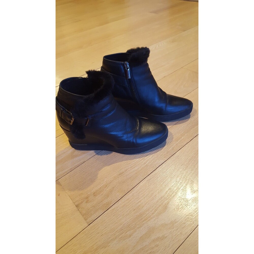Aquatalia ‎ BLACK WEDGE Leather Women's Ankle  Boots, zip, fur trim  size 8